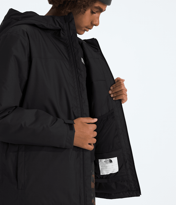 Boys-Freedom-Insulated-Jacket-TNF-MODELINT.png