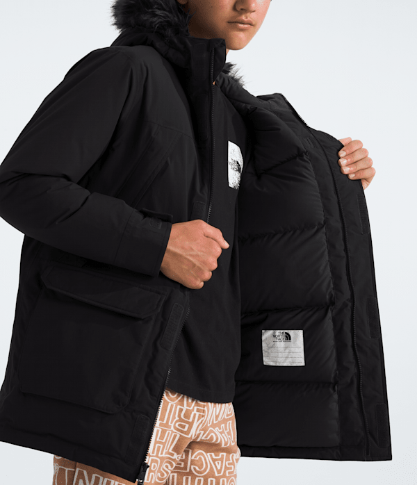 Boys-McMurdo-Parka-TNF-MODELINT.png