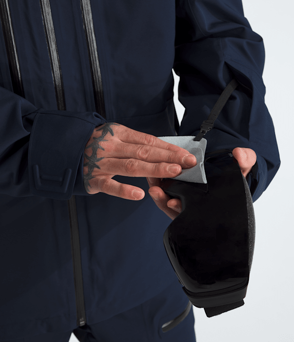 Mens-Chakal-Jacket-TNF-ALT1.png
