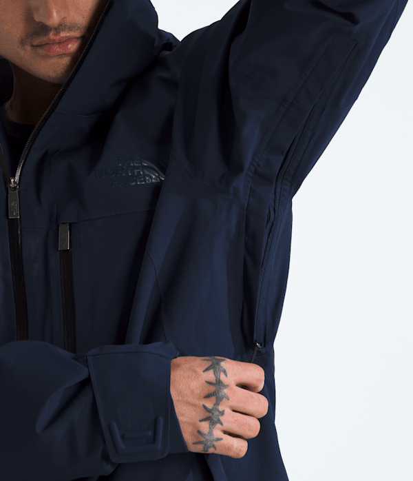 Mens-Chakal-Jacket-TNF-MODELALT2.png