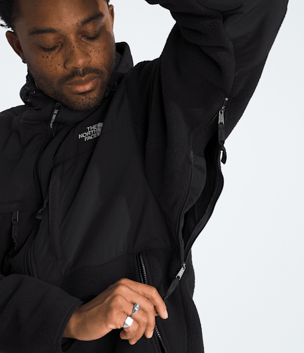 Mens-Retro-Denali-Hoodie-TNF-MODELALT2.png