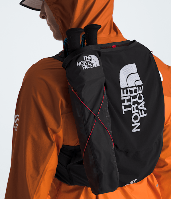 TNF-Run-Pole-Sleeve-TNF-MODELBACK.png