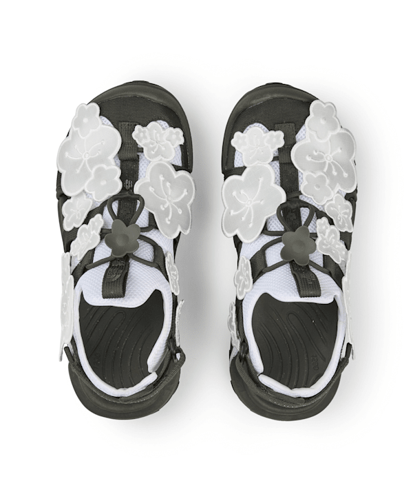 TNF-x-Cecilie-Bahnsen-Bekah-Shandals-TNF-DETAILINSTEP.png