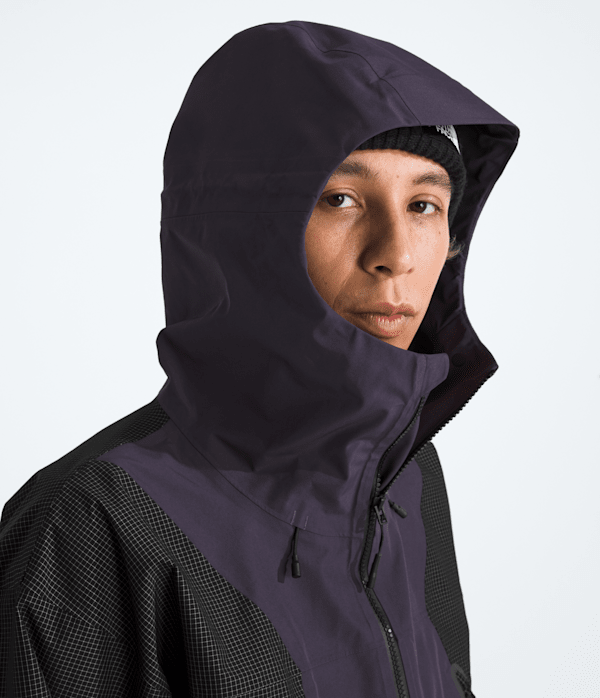 Unisex-HKe-Spectra-GORETEX-Mountain-Light-Jacket-TNF-MODELHOOD2.png