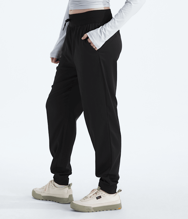 Womens-Aphrodite-Arise-Joggers-TNF-TNF-Black-MODEL34.png