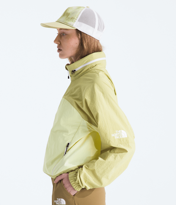 Womens-HKe-Utility-Wind-Jacket-TNF-MODEL34.png